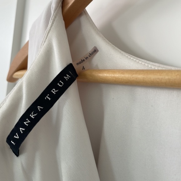 Beautiful Ivanka Trump sleeveless dress - Picture 7 of 9